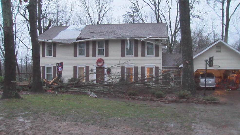 Tree Falls Through Roof While Family Exchanging Christmas Gifts | WTVC