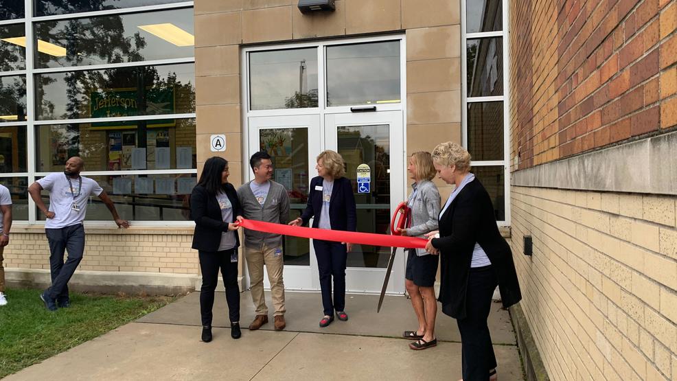 Appleton's school' brings public in to help WLUK