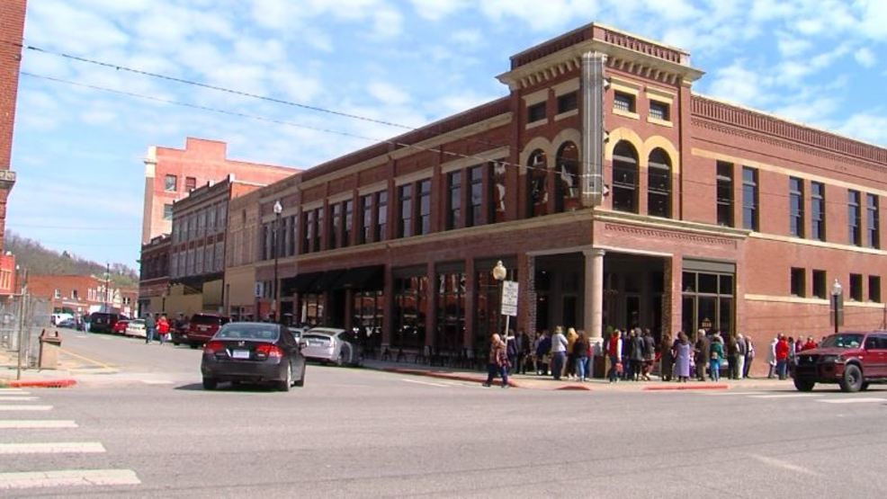 Oklahoma's 'Pioneer Woman' builds media empire on the Plains KOKH