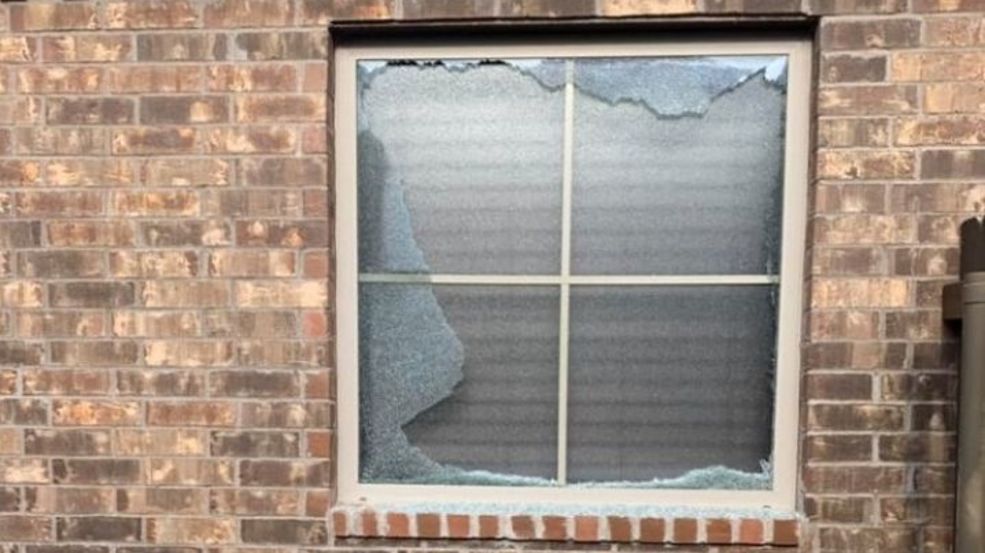 Extreme heat shatters window in south Abilene KTXS