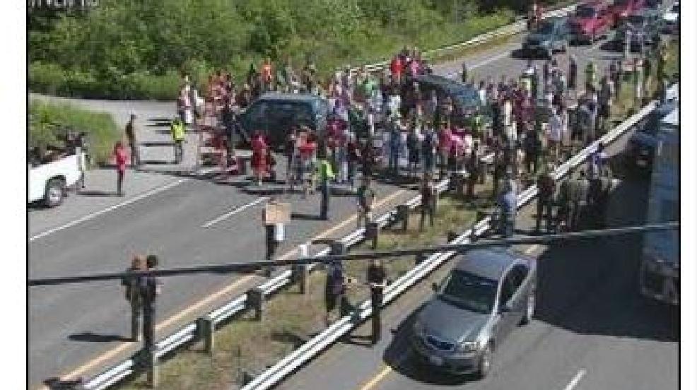 Protesters block road, 3 arrested outside Trump rally KOMO