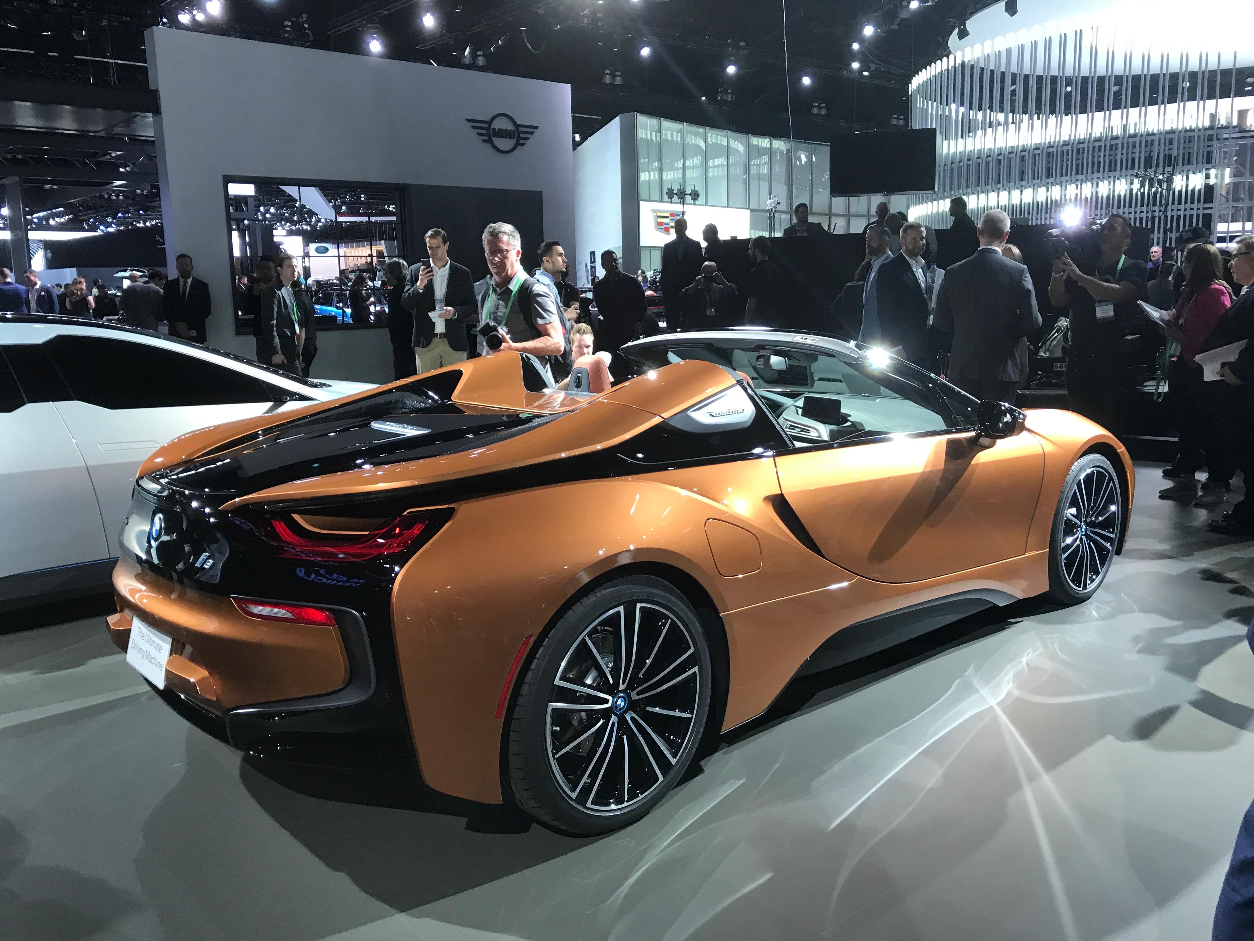 dc93c182-e077-4efc-982a-4fbfbcbbab06-2019BMWi8Roadster1.jpg