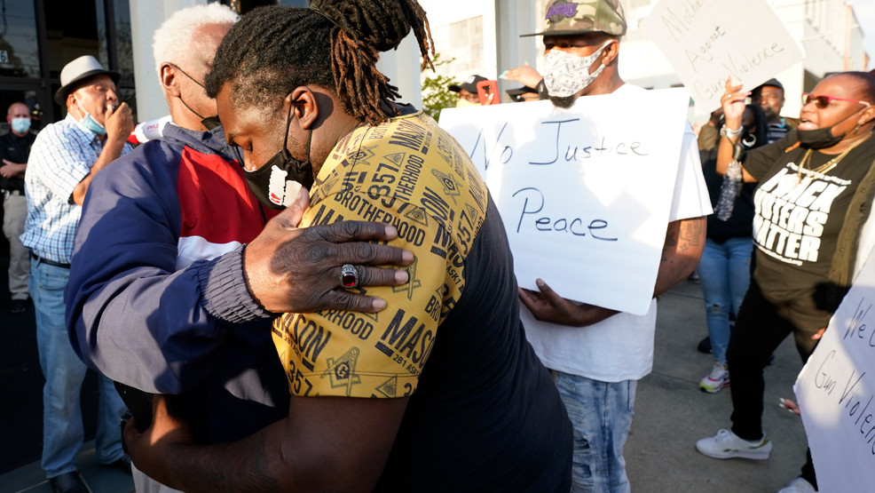 Sheriff Nc Deputy Fatally Shot Black Man While Serving Warrant Wpec 