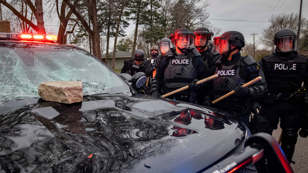 Police Shooting Minnesota AP21102062802867.jpg